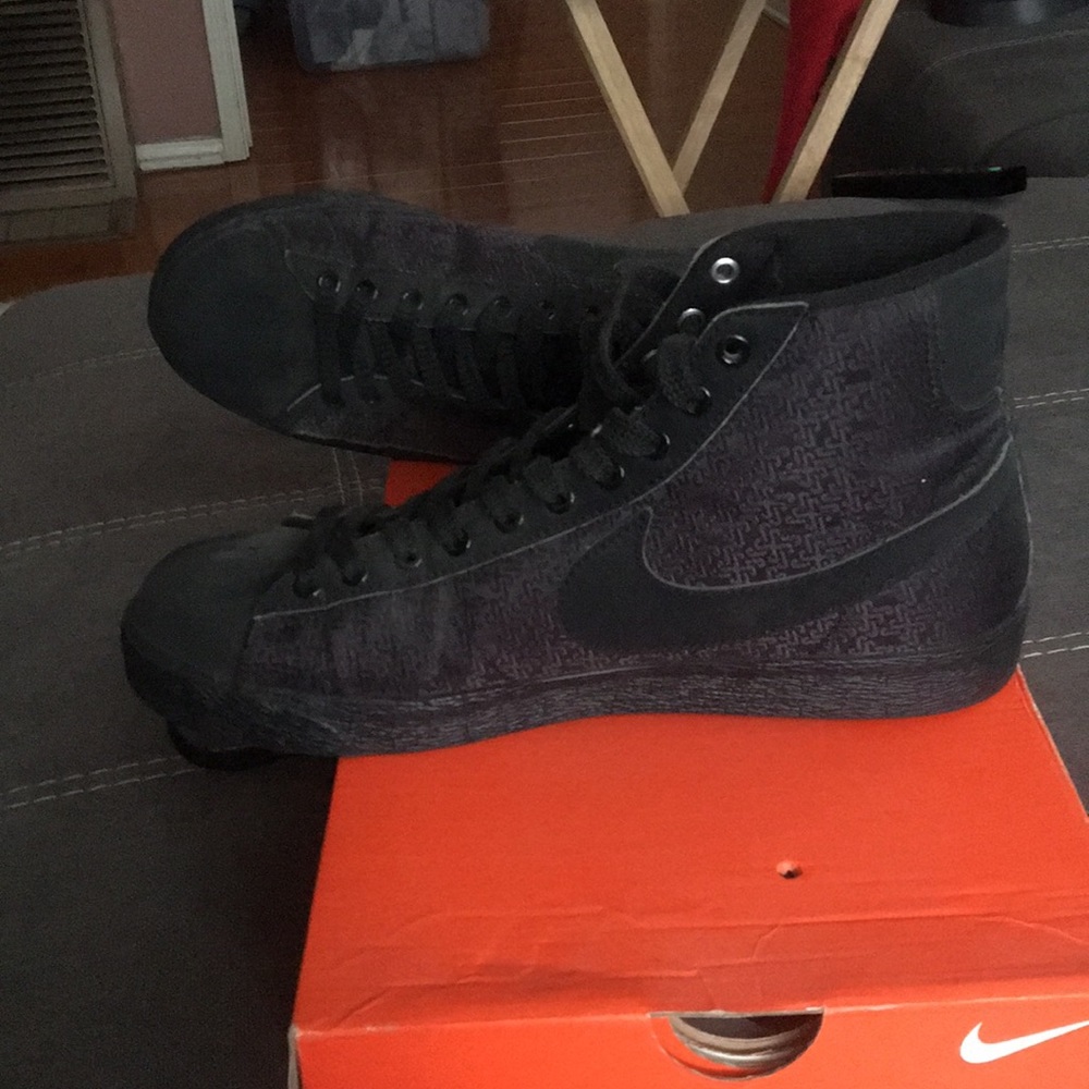 THROWBACK HIGHTOP NIKES